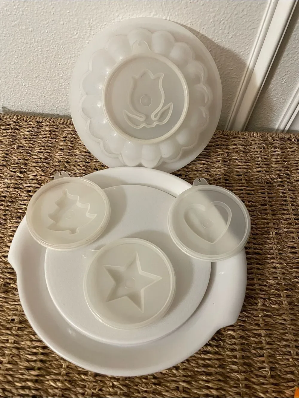 Vintage White Tupperware Jello Mold with 4 Lids Heart Star Christmas Tree Flower